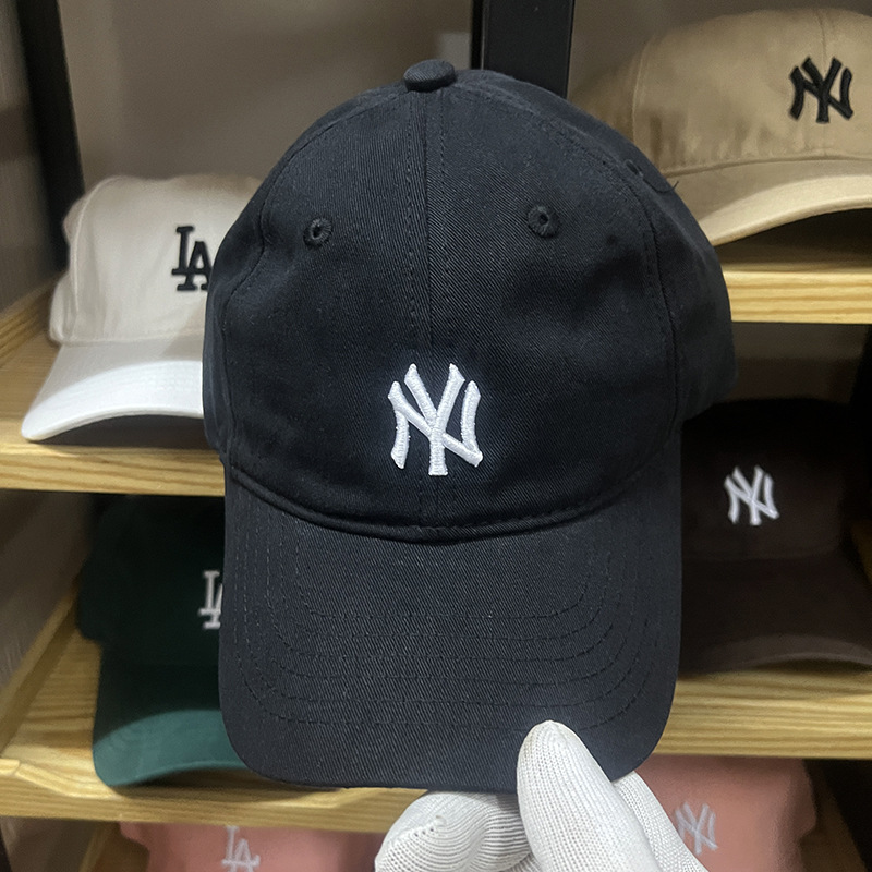 Small label black and white-ny scanning code