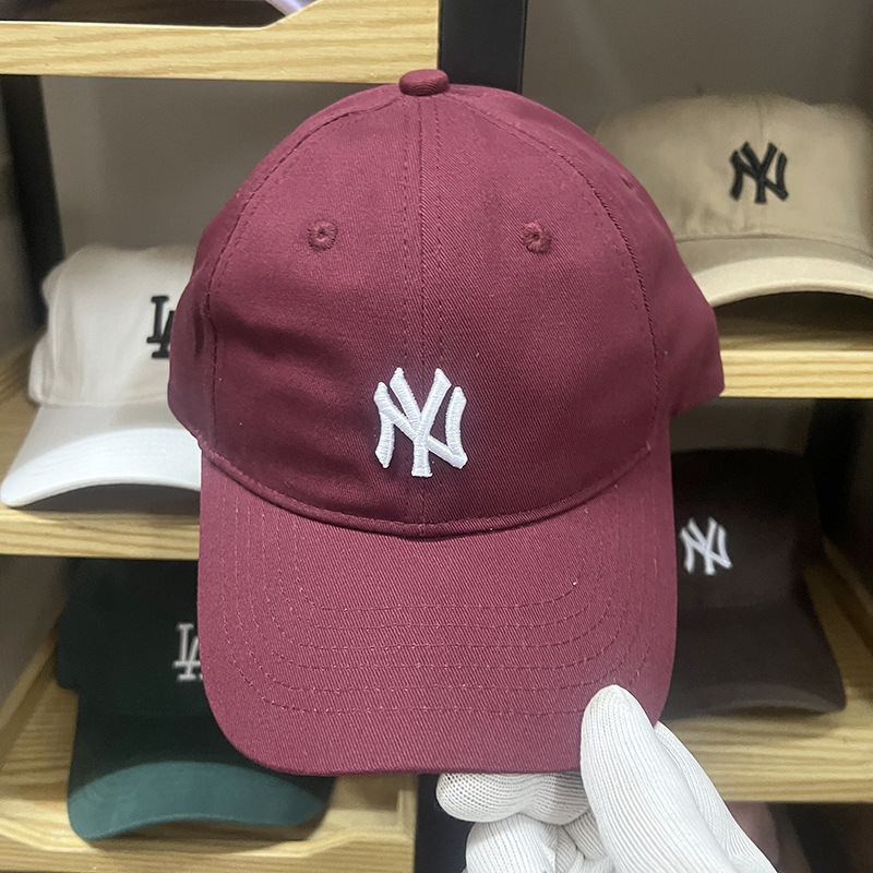 Small label wine red-ny scanning code