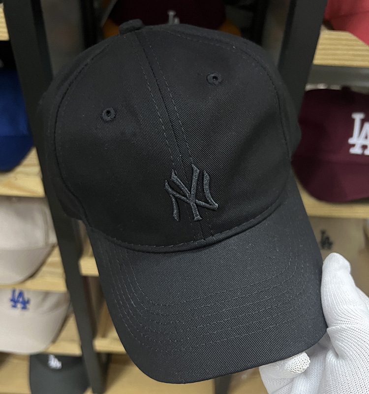 Small label all black-ny scanning code