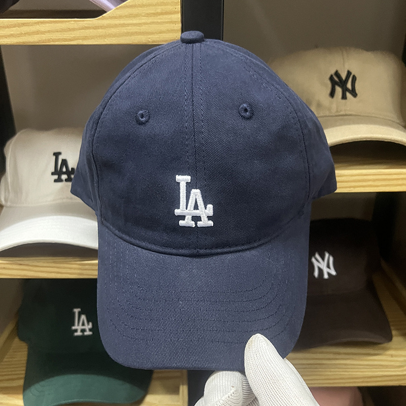 Small label navy blue-la scanning code